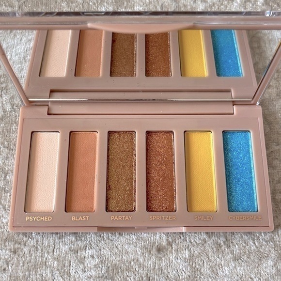 Brand New Urban Decay Naked Eyeshadow Palette & Charlotte Tilbury Blush Palette - Picture 3 of 16